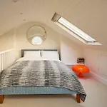 Stylish Seaside Maisonette - 200M To Beach